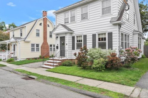 24 Winthrop Ct, Milford, CT 06460-3423