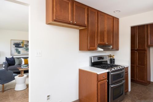 725 Teaberry St, Encinitas CA  92024-3353 exterior