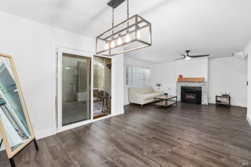 101 Fairoaks Dr, Vacaville CA  95688-5319 exterior