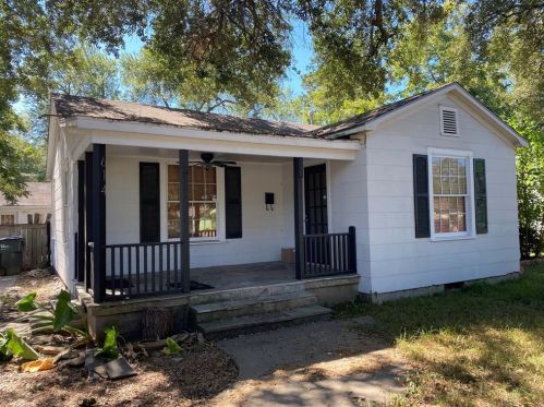614 2nd St, Sealy, TX 77474-2229