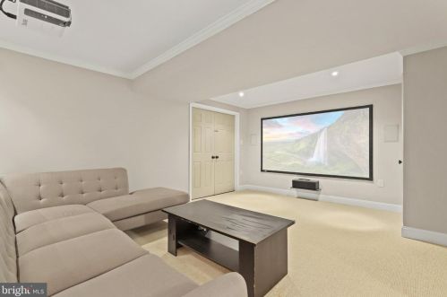 526 Beauregard Dr, Leesburg VA 20175-8924 exterior