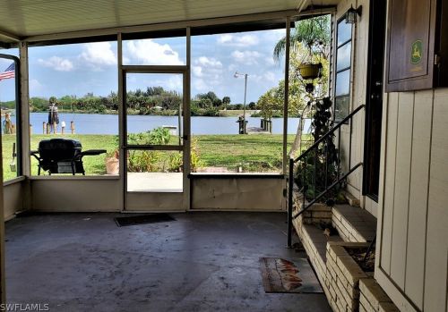 879 Yacht Club Way, Moore Haven, FL 33471-2823