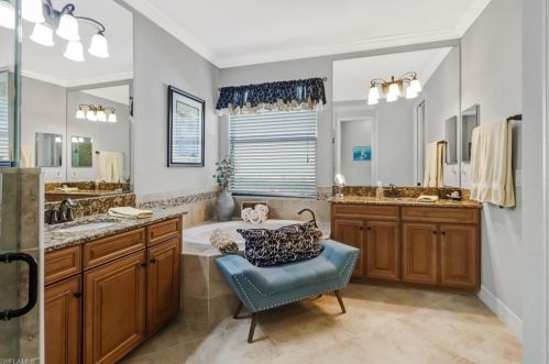 2982 Aviamar Cir, Naples FL  34114-9564 exterior