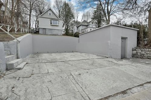 392 Bedford Rd, Bedford Hills, NY 10507-1615