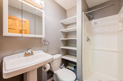 3 Robin St, Waterford CT  06385-2111 exterior