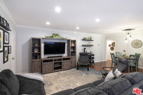 5252 Coldwater Canyon Ave, Van Nuys, CA 91401-6103