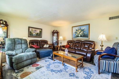 555 Cameo Dr, Lakeland FL  33803-2330 exterior