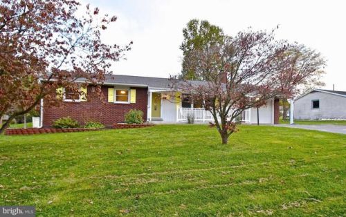 420 Larkspur Ln, Lebanon, PA 17042-9111