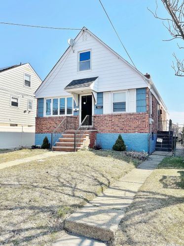 162-41 97th St, Jamaica, NY 11414-2254
