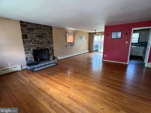 446 4th St, Lansdale, PA 19446-2735