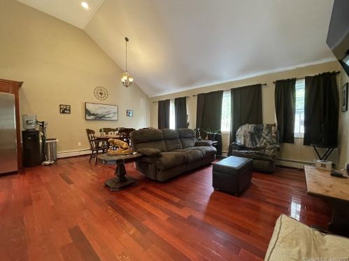33 Devonwood Dr, Waterbury, CT 06708-2301
