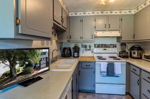 636 Deer Watch Rd, Bridgeville PA  15017-1149 exterior