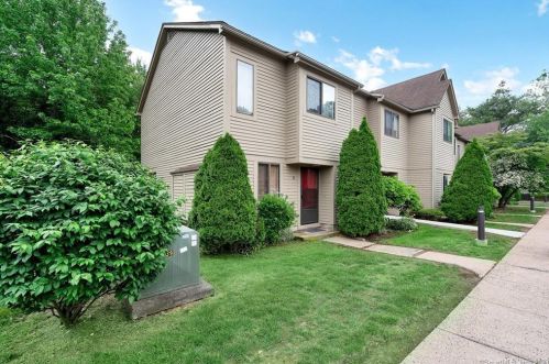 135 Village Square Dr, New Britain, CT 06053-1271