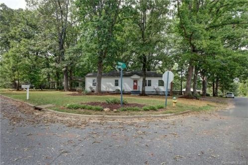 1404 Reid St, Statesville, NC 28677-3756