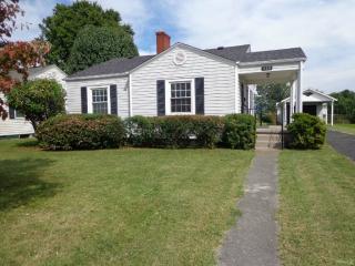 408 Holly Ln, Elizabethton, TN 37643-2642