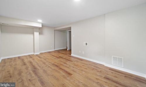 2356 Horseferry Ct, Herndon VA 20191-2733 exterior