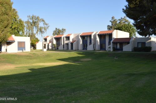 5442 El Caminito Dr, Glendale AZ  85302-6121 exterior