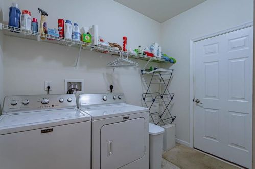 1105 Monarch Ln, Breinigsville PA  18031-9321 exterior