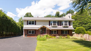 7 Beech Pl, Valhalla, NY 10595-1102