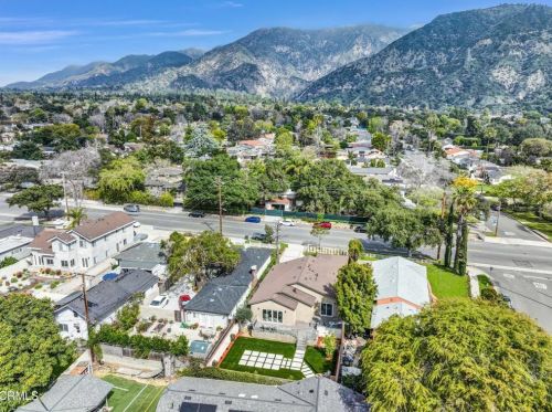 2492 New York Dr, Altadena CA  91001-3642 exterior