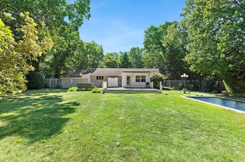 148 Brk Rd, West Hampton Beach NY  11978-2136 exterior