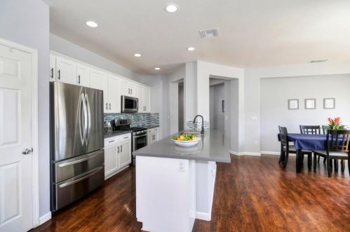 9674 Two Harbors Dr, Elk Grove CA  95624-4491 exterior