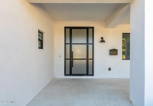4039 Earll Dr, Phoenix AZ  85018-7143 exterior