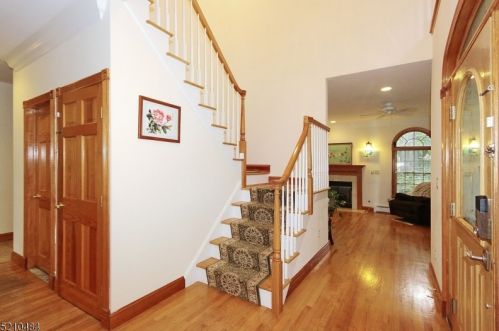 152 Mill Ln, Mountainside, NJ 07092-2907