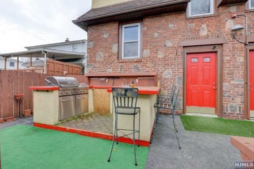 102 Mckinley Ave, Dumont NJ  07628-2812 exterior