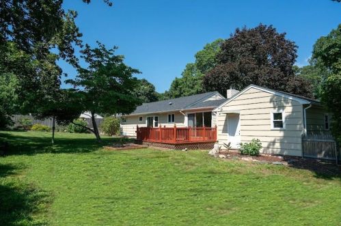 48 Flagg Ave, Warwick, RI 02886-4425