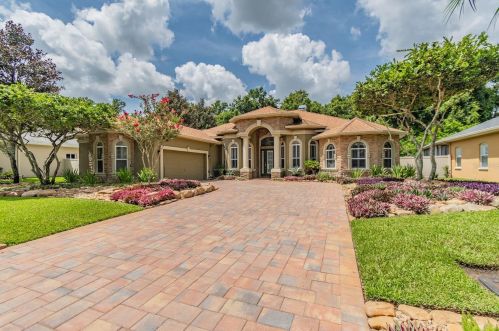 1827 Crooked Oak Ln, Lutz FL  33559-7407 exterior
