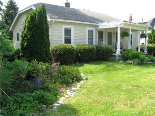 520 Sackett St, Maumee, OH 43537-2859