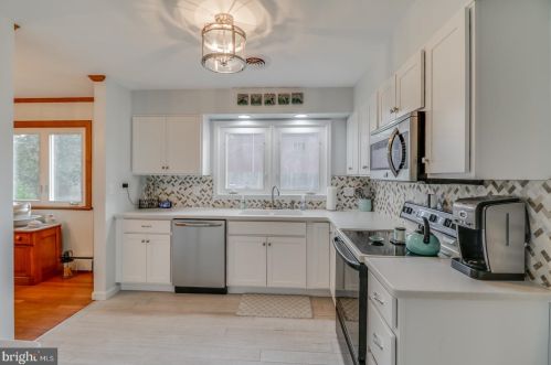 121 School Pl, Slaughter Beach DE  19963-1821 exterior