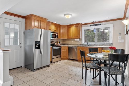 10 Pond St, Salem, NH 03079-4329