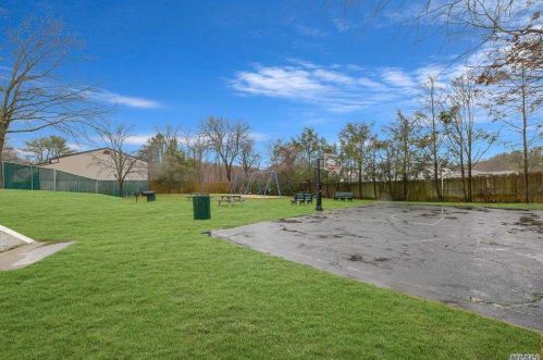 75 Richmond Blvd, Hauppauge NY  11779-3457 exterior