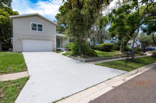 1208 Rollingwood Dr, Tarpon Springs, FL 34689-3886
