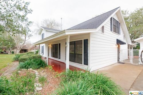 96 Lakefront Dr, Victoria, TX 77905-4002