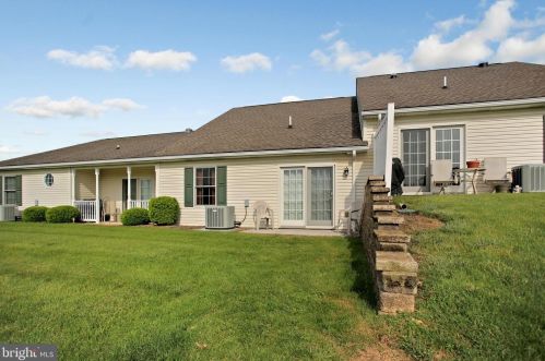 1393 Chami Dr, Spring Grove PA  17362-8581 exterior