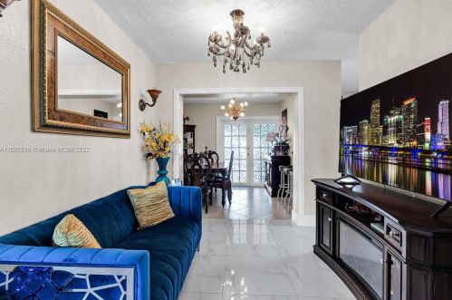 2637 9th Ct, Hialeah FL  33010-1223 exterior