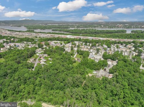 2 Penn St, West Enola, PA 17025-2730