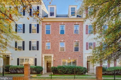 8047 Gatehouse Rd, Falls Church, VA 22042-1201