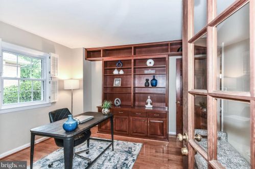 3027 Crane Dr, Falls Church VA  22042-3004 exterior