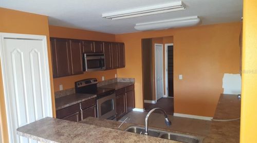 7702 Maroon Peak Dr, Ruskin, FL 33573-0106