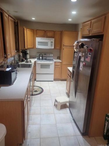 53 Custis Ave, White Plains NY  10603-1702 exterior