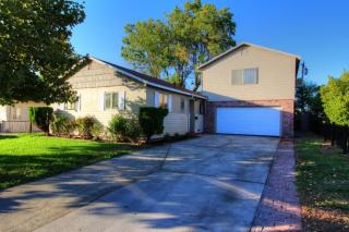 2113 47 Ave, Sacramento CA  95822-3822 exterior