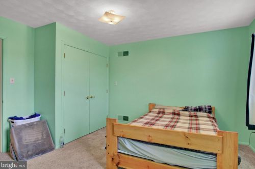 11 Thrush Dr, Carlisle PA  17015-7653 exterior