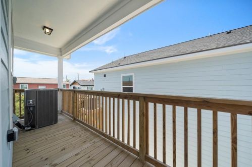 3610 Sealy St, Galveston TX 77550-4029 exterior