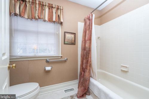 1209 Knollbrook Dr, Lansdale PA 19446-5117 exterior