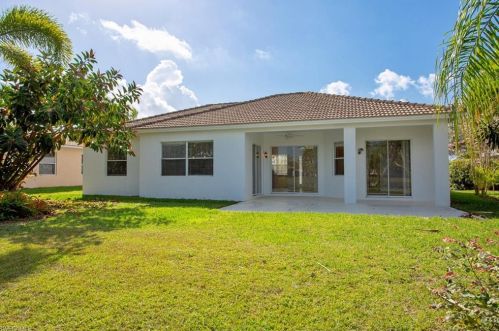 824 Grand Rpd Blvd, Naples FL 34120-4429 exterior