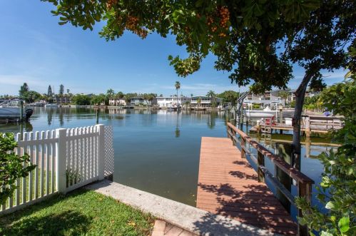 12050 4 St, Saint Petersburg FL  33706-4426 exterior